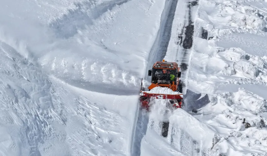 Bahar Van'a gelemedi! Karla mücadele sürüyor