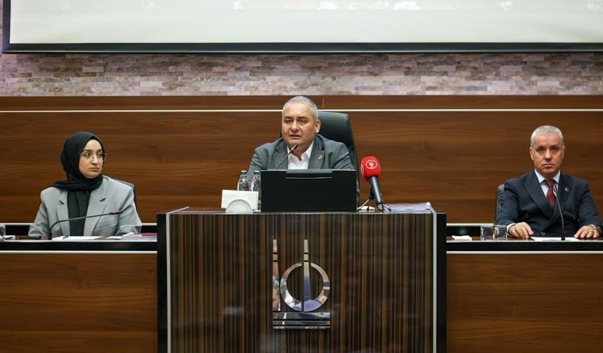 Başkan Özarslan'ın faaliyet raporuna tüm siyasi partilerden eksiksiz onay