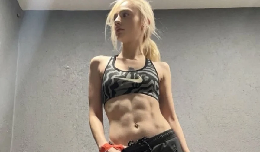 Nevide Çiçek'ten 'karın kası' şov