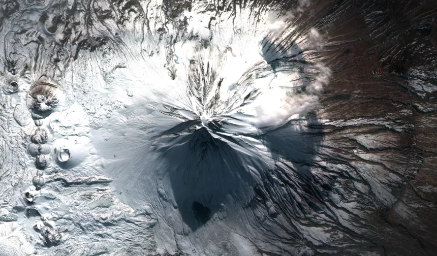 Zirveden uzaya... Ağrı Dağı'na gökyüzünden selam