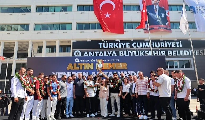 Kırkpınar Başpehlivanı Erkan Taş'a coşkulu karşılama