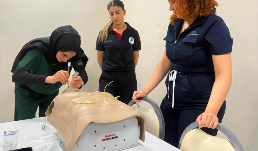 Sağlık personeline CPR eğitimi