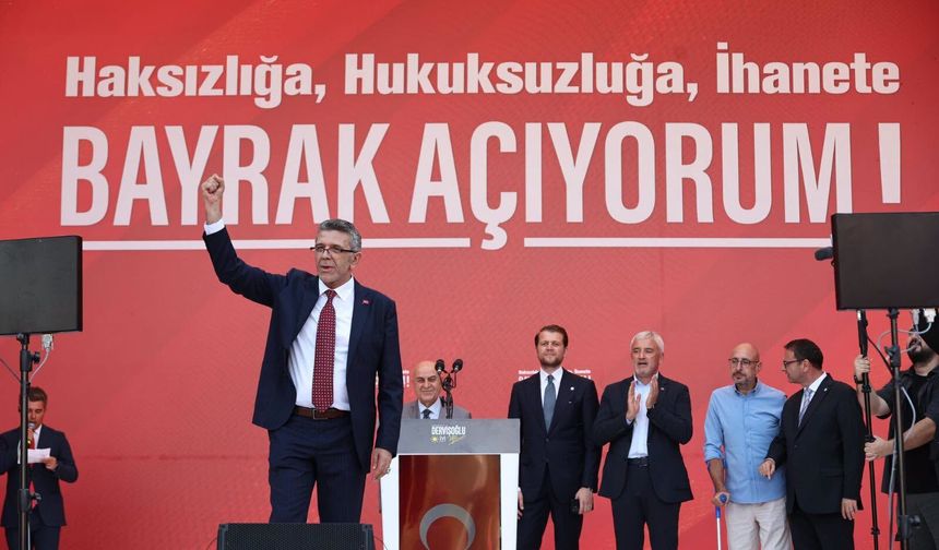İYİ Partili Yasin Öztürk: Bayrak giderse bağımsızlık gider