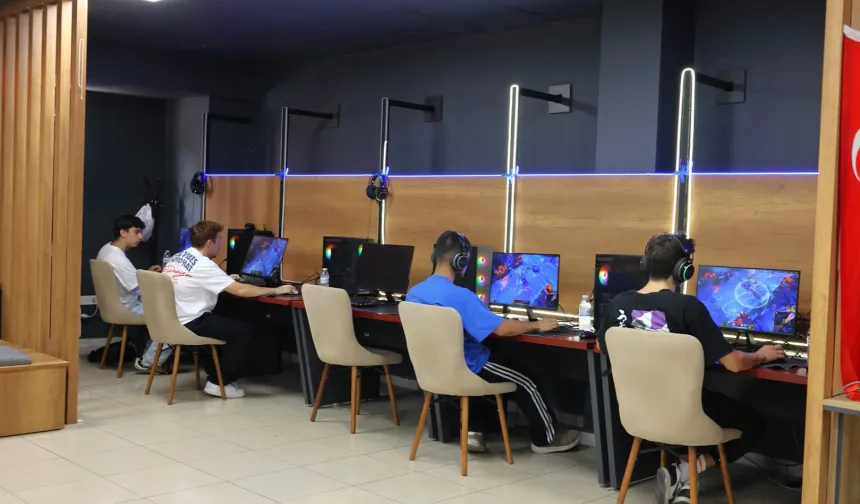 Keçiören'de gençler 'espor'la buluştu