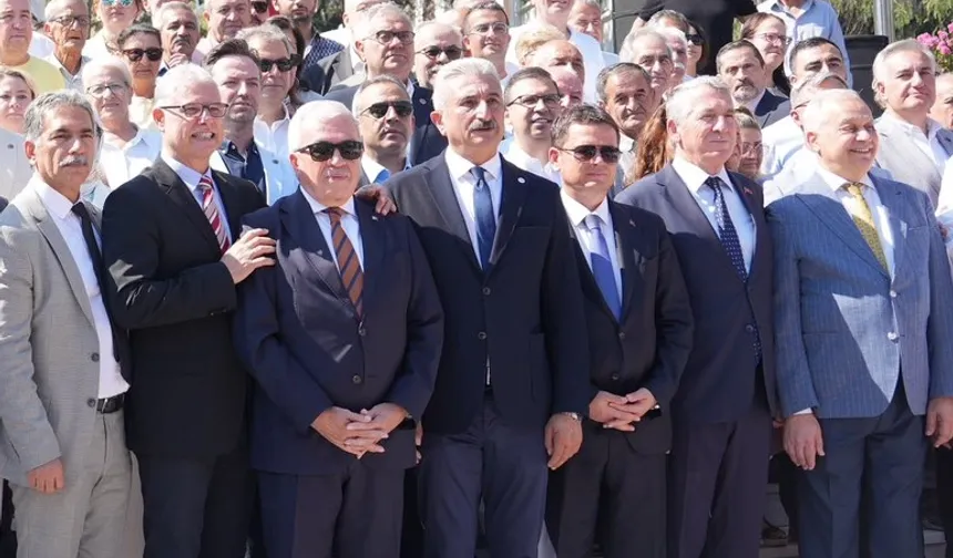Bursa'da 6 Belediye Başkanı CHP'den istifa ederek YENİ Parti'ye katıldı