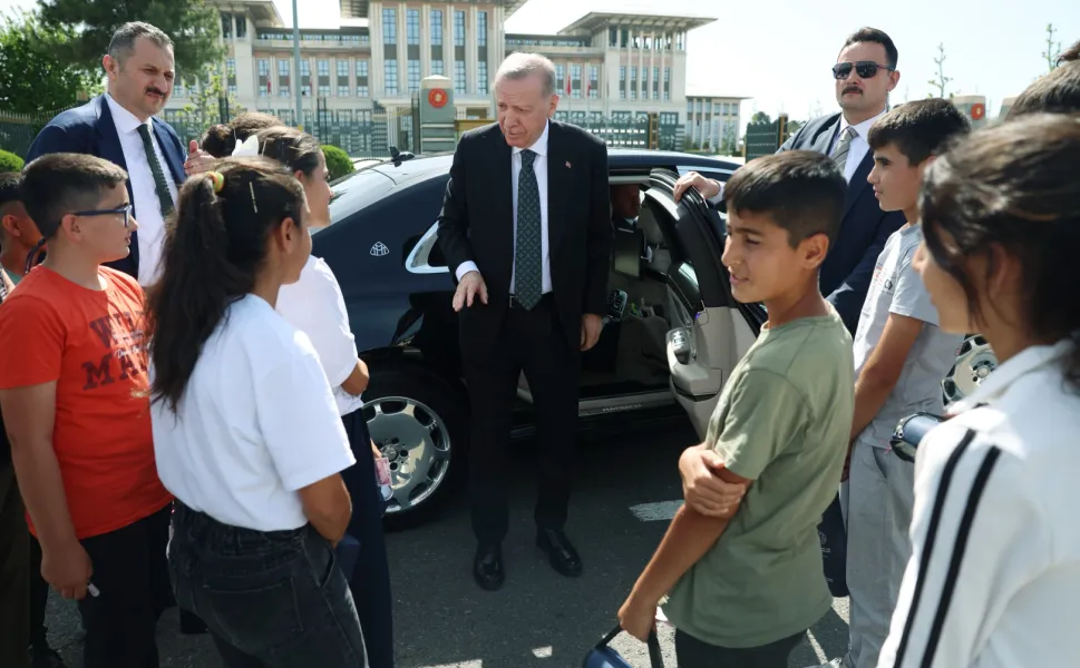 Cumhurbaşkanı Erdoğan, Adıyaman’dan gelen çocuklarla görüştü