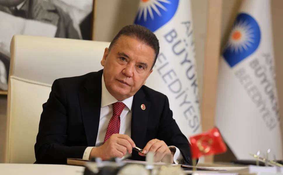 'Tutsak Muhittin Böcek'ten Antalyalılara mesaj