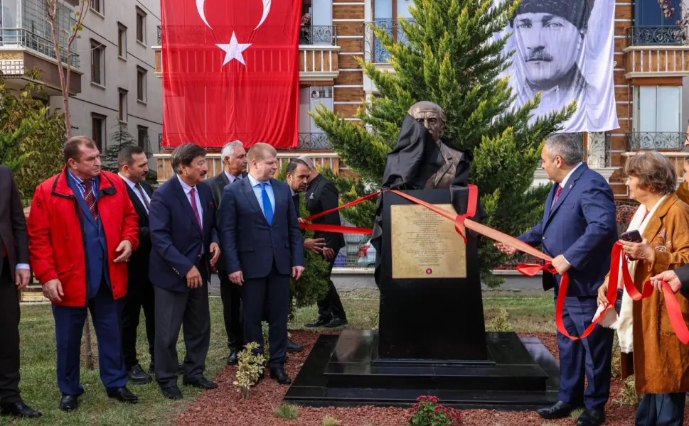 Keçiören'de Kaysın Kuliyev'in yeni büstü törenle açıldı
