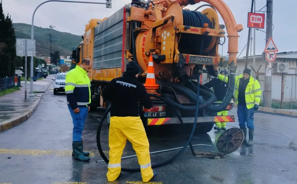 İzmir'de yağış alarmı sürüyor