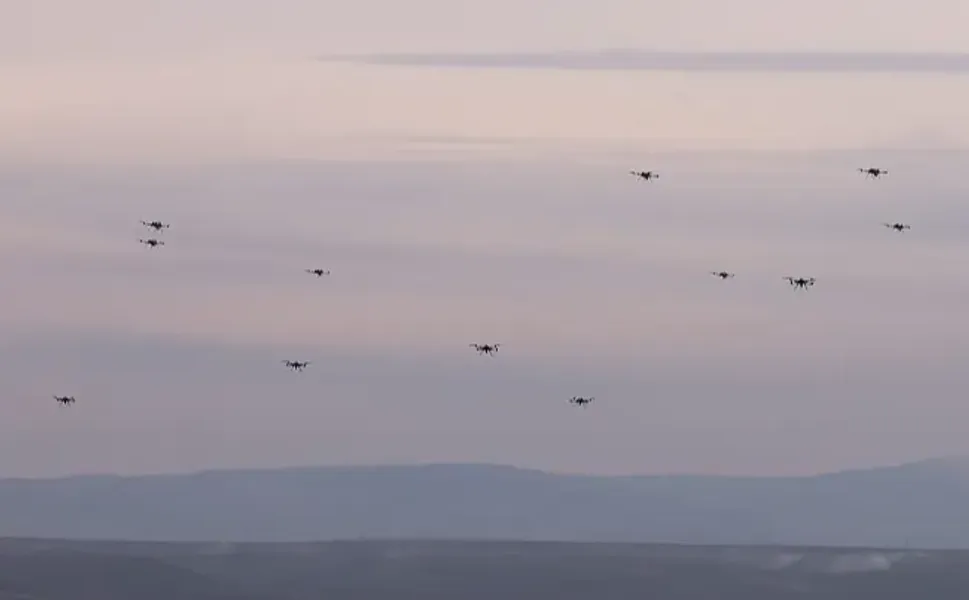 Türkiye'de ilk! Sürü İHA'lar gerçek mühimmatla hedefi vurdu