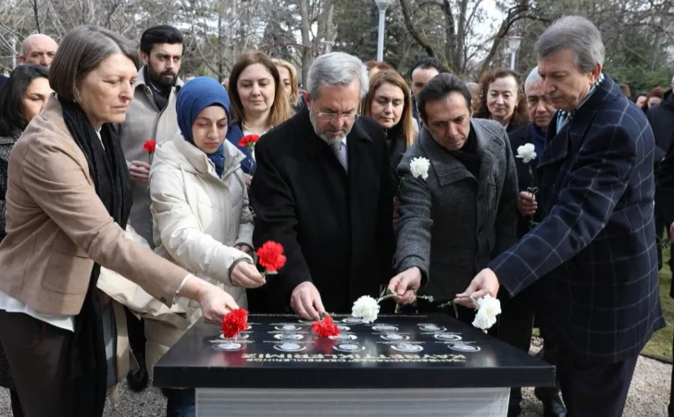 Ankara Üniversitesi depremde kaybedilen öğrencilerini andı