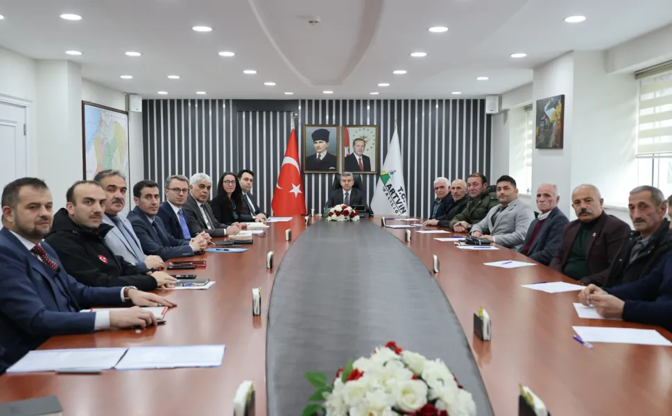 Artvin'de Vali Ergün muhtarların sorunlarını dinledi