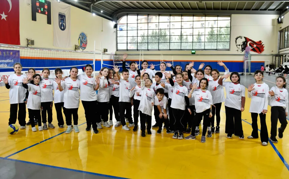 Fabrika Voleybol Ankaralı çocukları fileyle tanıştırdı