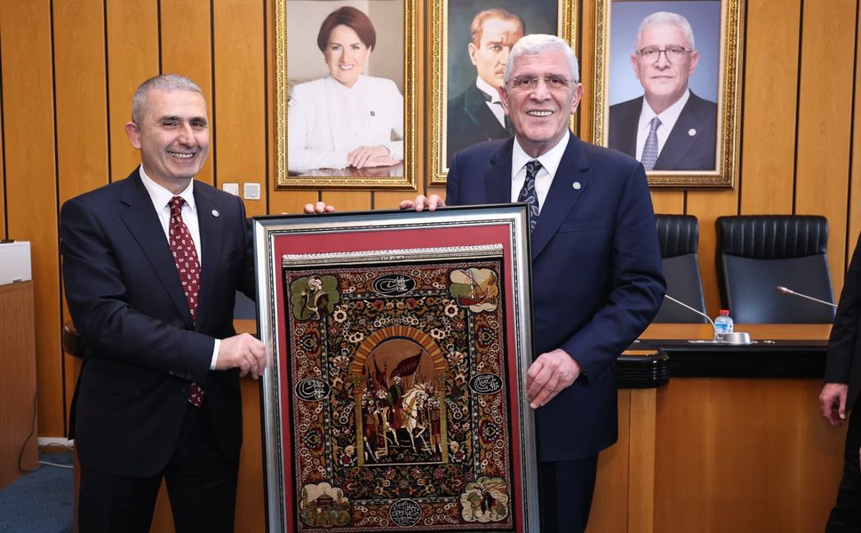 İYİ Parti Kocaeli İl başkanı Şirin’den, Dervişoğlu’na anlamlı hediye