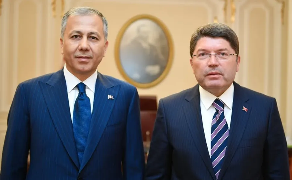 Yerlikaya ve Tunç'tan veda mesajı