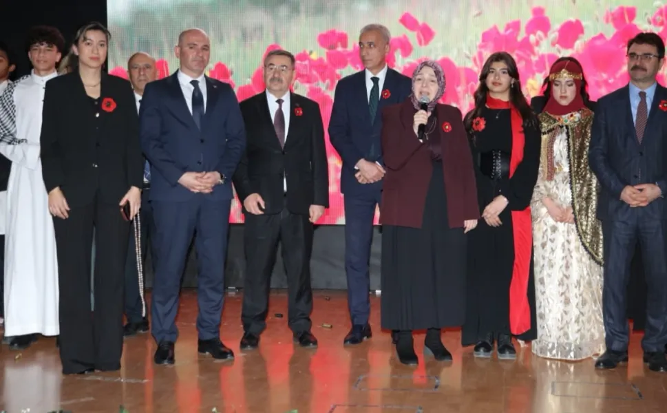 Ankara'da lise öğrencileri Çanakkale ruhunu sahneye taşıdı