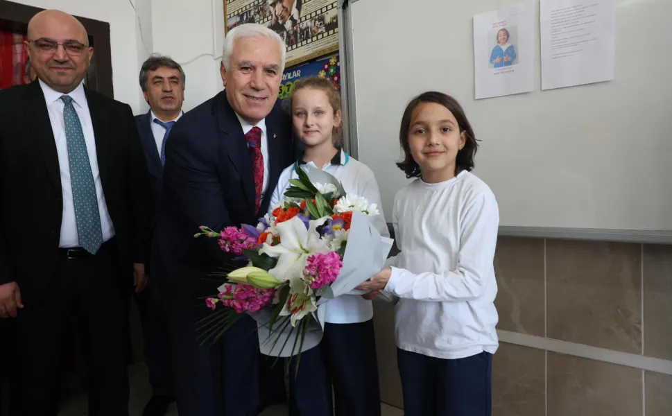 Arkadaşlarına söz verdi, Başkan Bozbey'i sınıfa getirdi