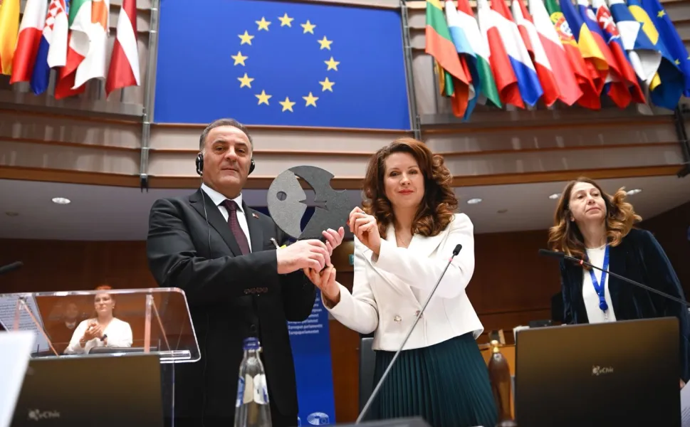 Ekrem İmamoğlu'na Brüksel'de Paweł Adamowicz Ödülü