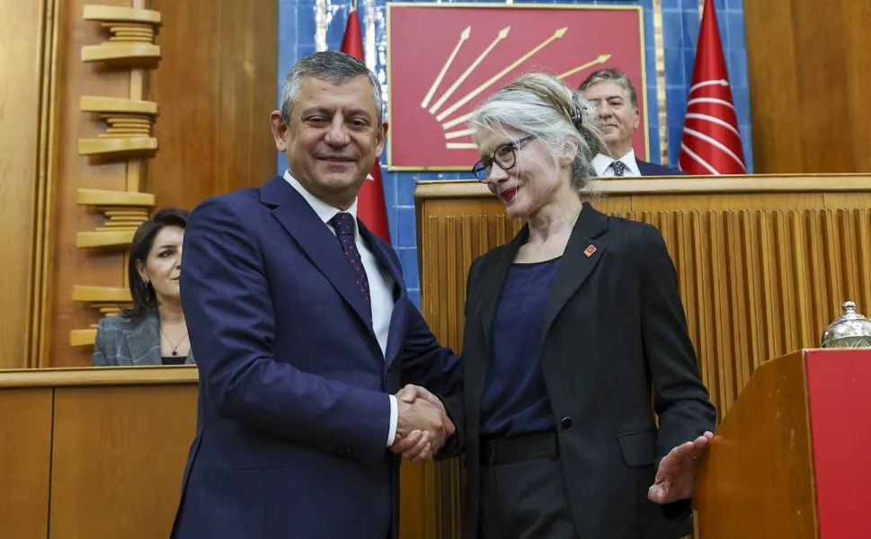 Emine Ülker Tarhan yeniden CHP'de