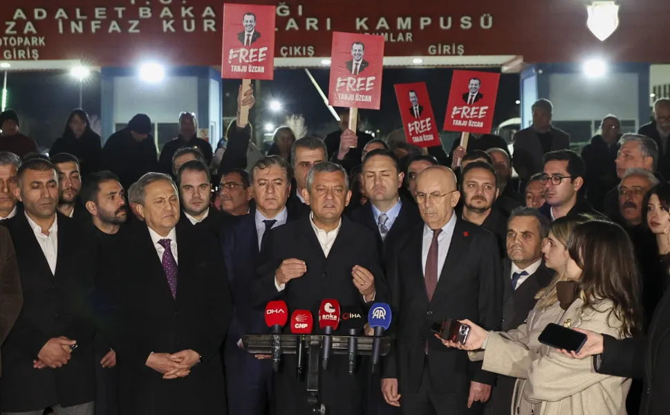 Özgür Özel'den Sincan Cezaevi'nde Tanju Özcan'a ziyaret