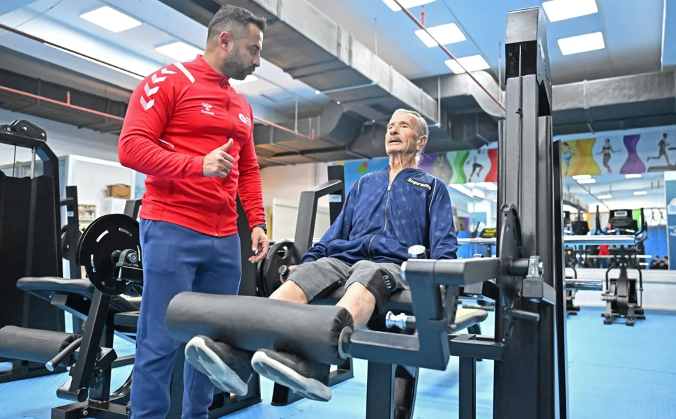 12 torunlu 'Süper Dede' spor tutkusuyla gençlere taş çıkartıyor