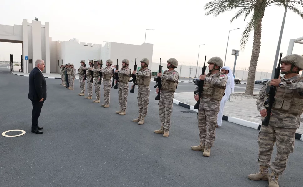 Bakan Güler Katar'da