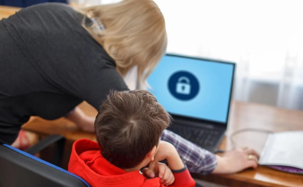 Güçlü aile ilişkileri dijital risklere karşı koruyucu