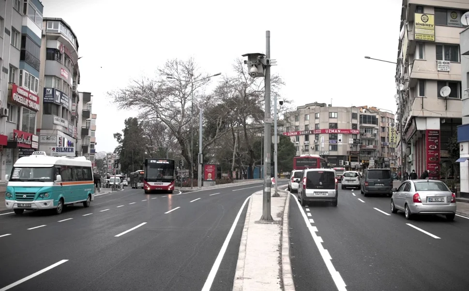 İzmir Buca'da asfalt seferberliği