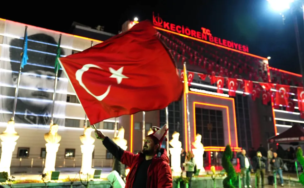 Keçiören'de kupa coşkusu dev ekrandan takip edildi