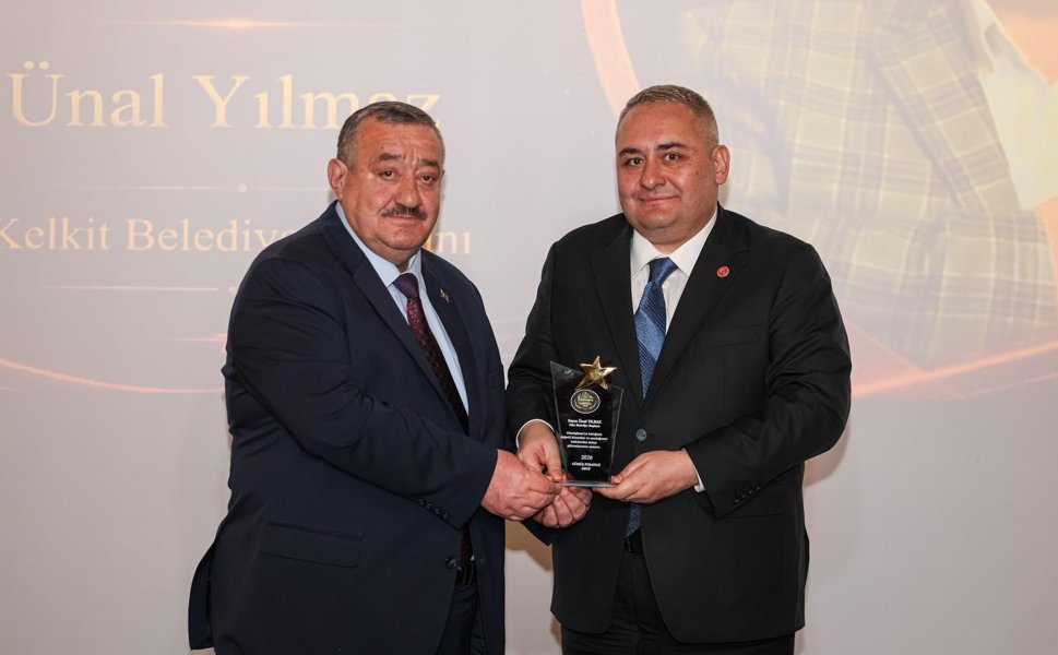 Gümüşhanelilerden, Dr.Mesut Özarslan’a “Değer Katanlar” plaketi