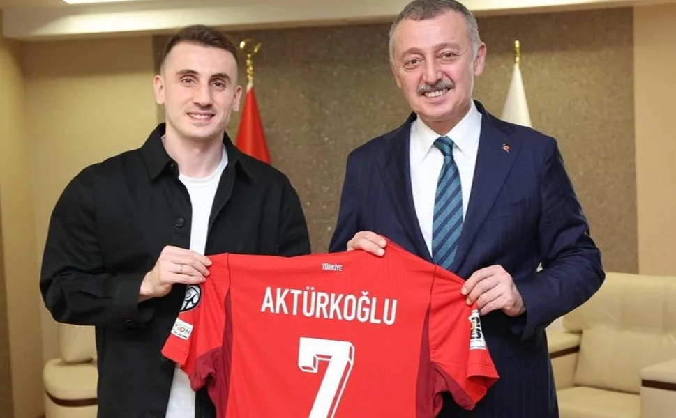 Kocaeli'nin gururundan Başkan Büyükakın'a Milli forma