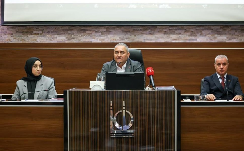 Başkan Özarslan'ın faaliyet raporuna tüm siyasi partilerden eksiksiz onay