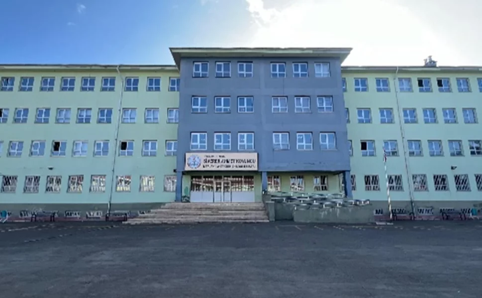 Lisede silahlı saldırı:16 yaralı