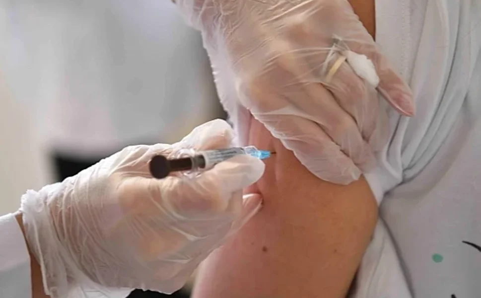 Yaşlanan nüfusta aşılamanın önemi artıyor... 65+ yaş aşıları hayati önemde