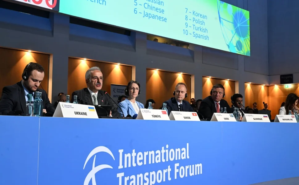 Bakan Uraloğlu, ITF'nin yeni dönem başkanı seçildi