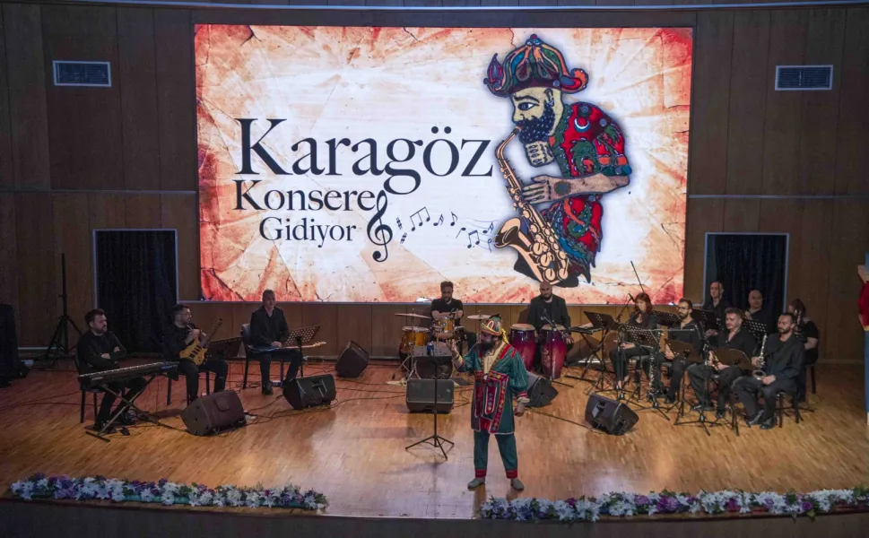 Ankara'da Karagöz Müzikali sezon finalini yaptı