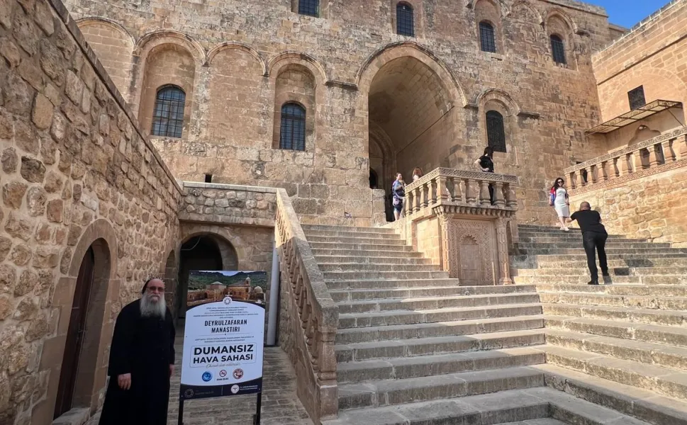 Tarihi manastırda radikal karar: Artık duman yok
