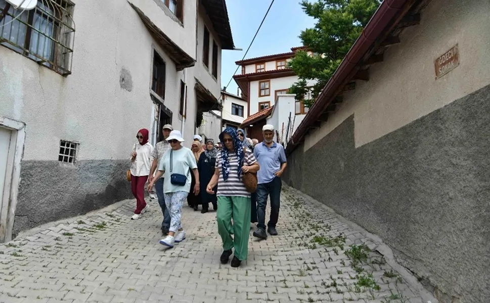 Başkentliler Ankara'yı ücretsiz 'Kent Gezileri'yle keşfediyor
