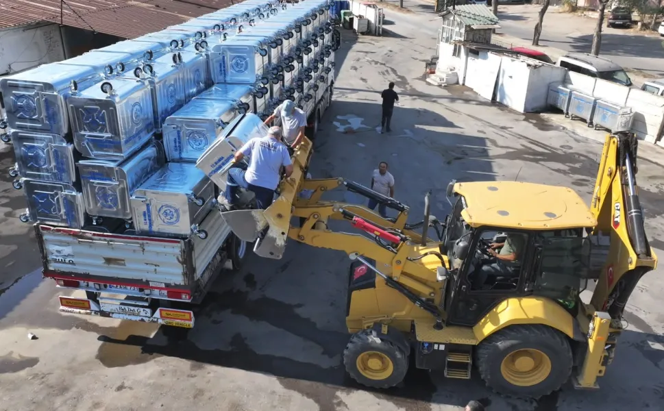 Manisa Büyükşehir'den ilçelere çöp konteyneri desteği