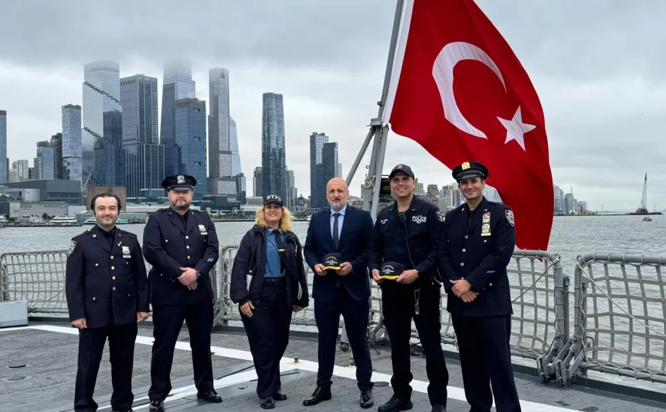 Türk Kökenli NYPD Polisleri Oruç Reis'i ziyaret etti