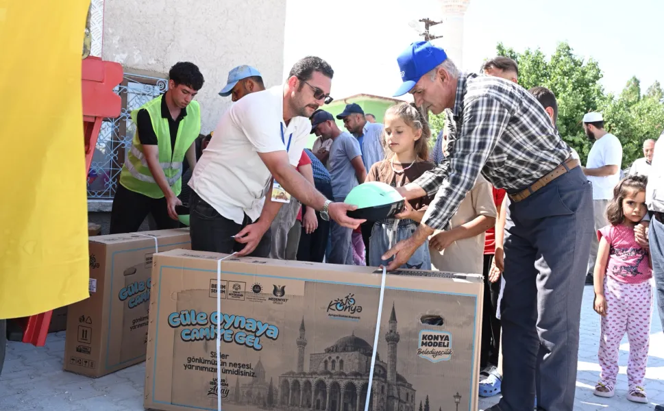 13 bin çocuğa 'güle oynaya' bisiklet dağıtıldı