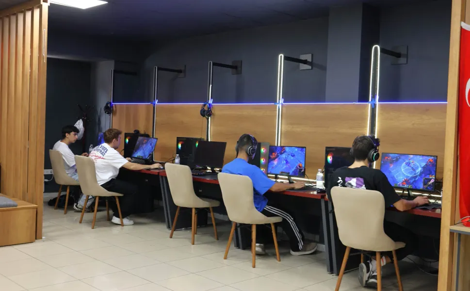 Keçiören'de gençler 'espor'la buluştu