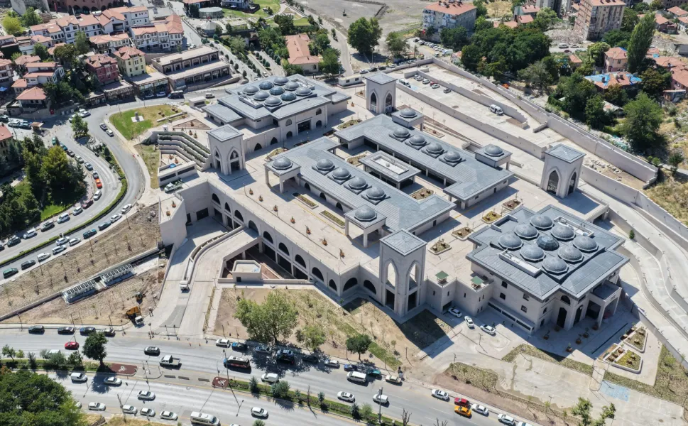 Ankara'da Ulus'a modern dolmuş durakları