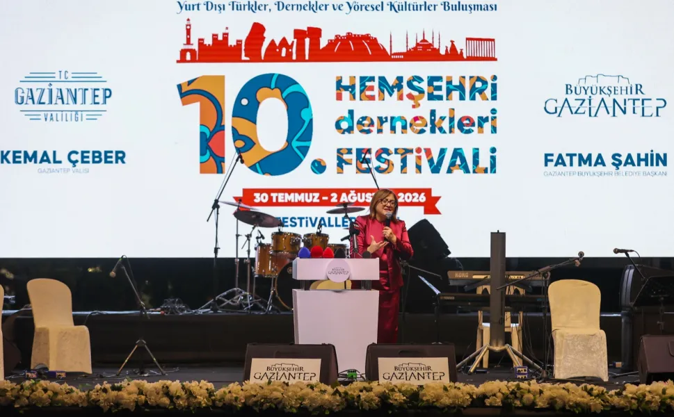 Hemşehri Dernekleri Festivali renkli görüntülerle açıldı