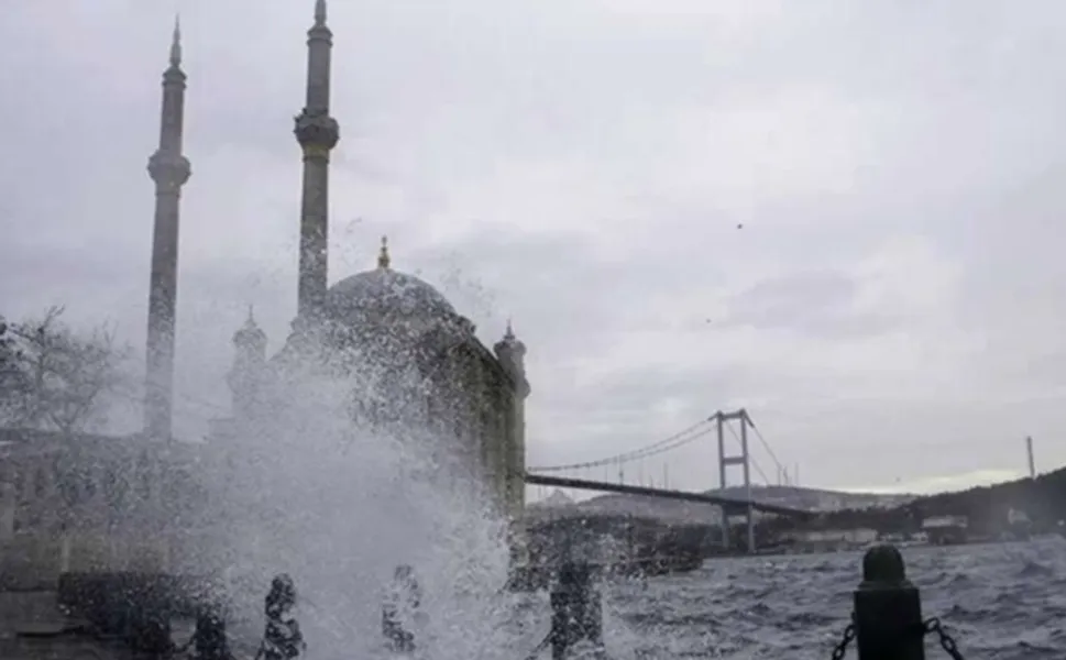 Meteoroloji'den iki bölgeye kritik uyarı! Kuvvetli sağanak ve rüzgar geliyor!