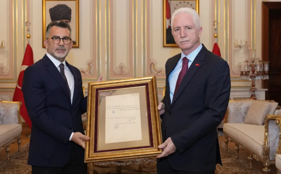 66 yıl sonra bulunan 127 yıllık mektup İstanbul Valiliği'ne teslim edildi