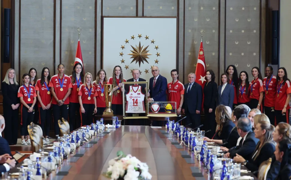 Cumhurbaşkanı Erdoğan, şampiyon voleybolcuları kabul etti