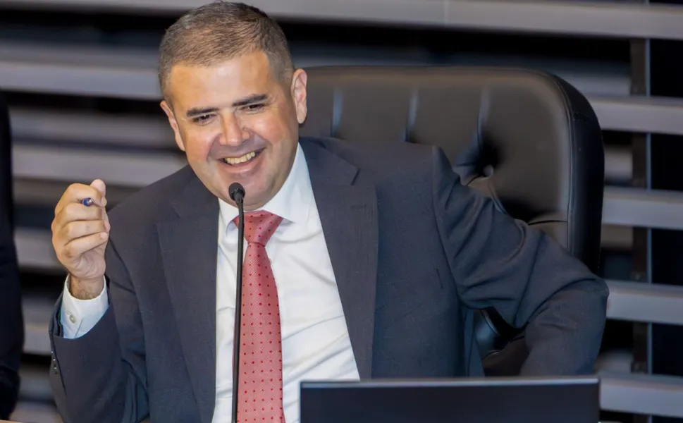 Mezitli Belediye Başkanı CHP'den ihraç edildi