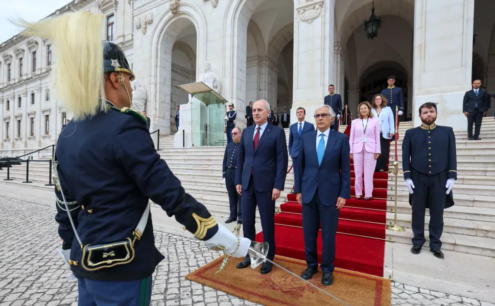 Numan Kurtulmuş Lizbon'da törenle karşılandı
