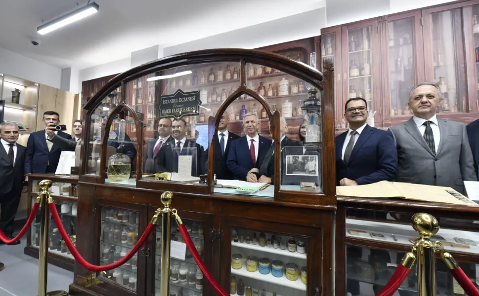 Ankara Eczacılık Tarihi Sergievi ziyaretçilerini ağırlamaya başladı